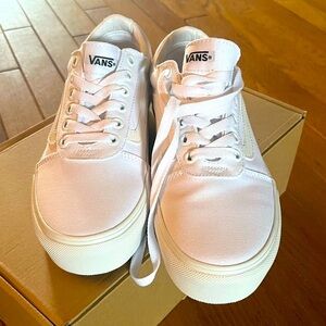 Vans All White Ward Lo Platform Sneaker Never Worn
